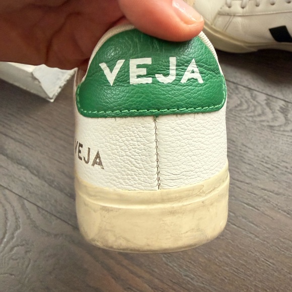 💚🖤 Veja White Leather Campo Sneakers with Black and Green Accents - Picture 6 of 11